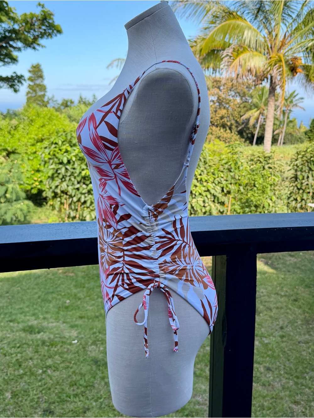 Roxy Tropical Print Side-Tie Swimsuit Size Medium tried on never worn 🌺 - Picture 2 of 4